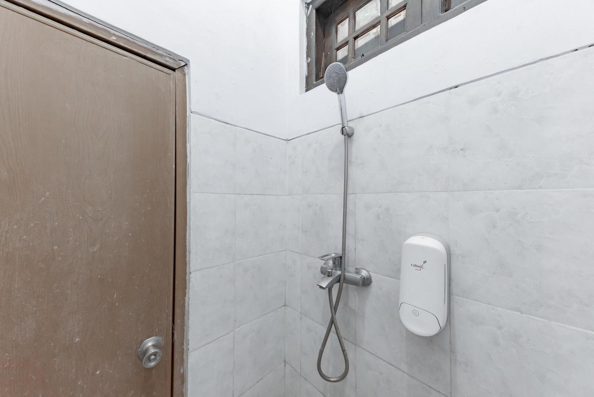 Reddoorz At Ciliwung Guest House Syariah مالانغ المظهر الخارجي الصورة
