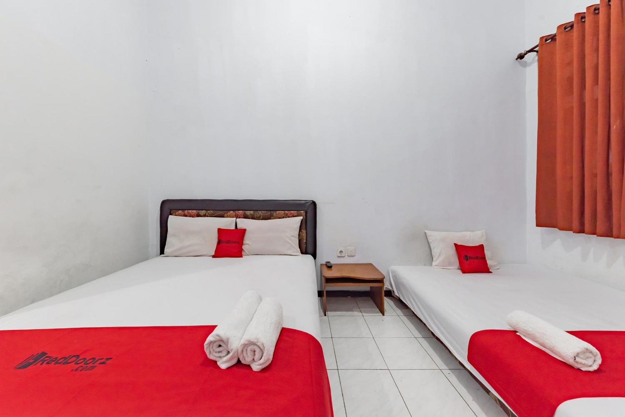 Reddoorz At Ciliwung Guest House Syariah مالانغ المظهر الخارجي الصورة